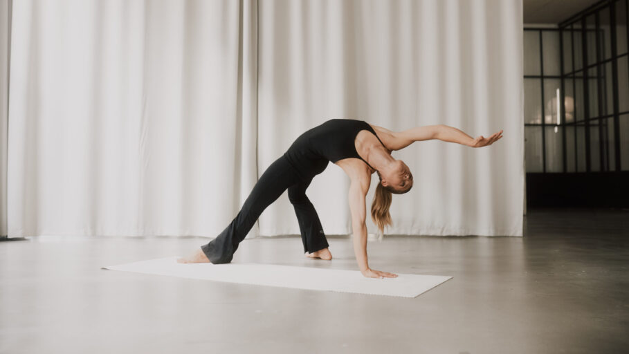 Sara Yoga Pose fortgeschritten